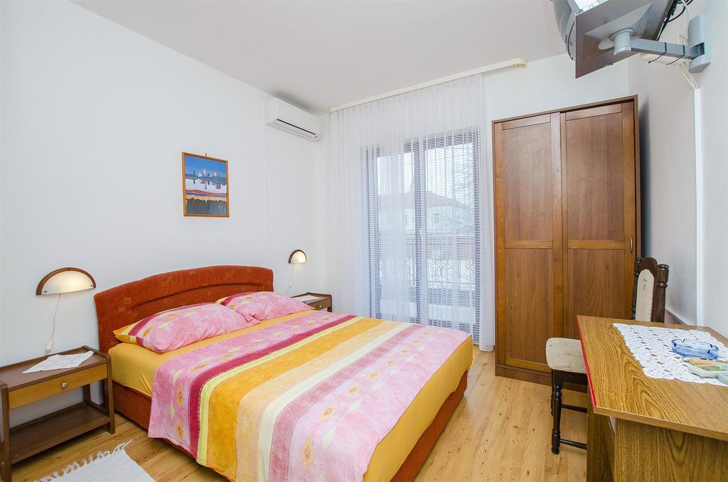Apartments And Rooms Iva Trogir Luaran gambar