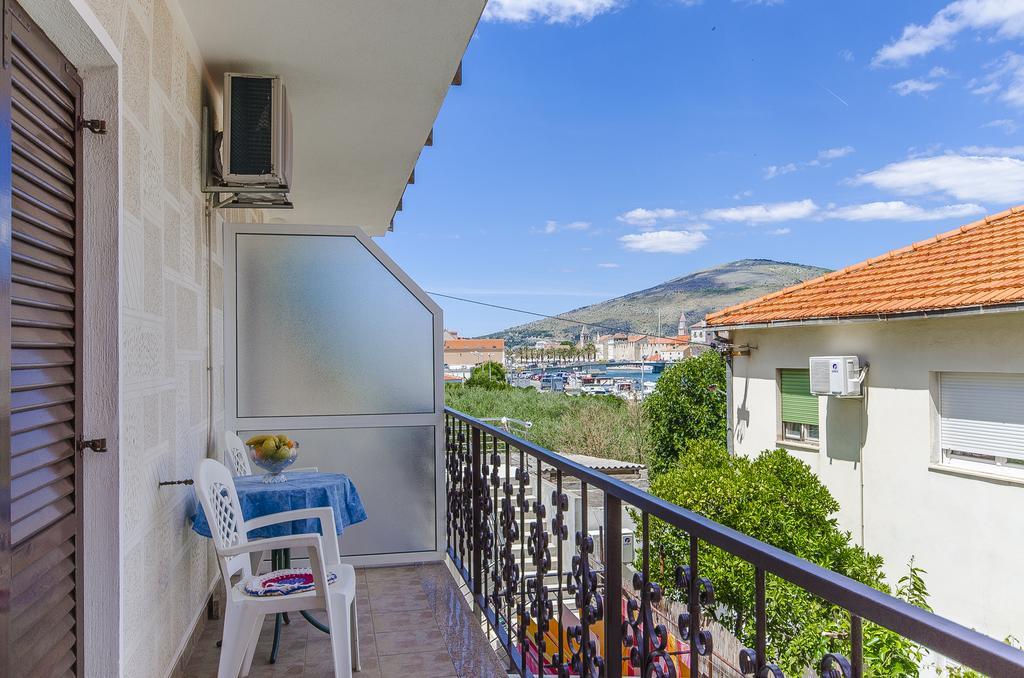 Apartments And Rooms Iva Trogir Luaran gambar