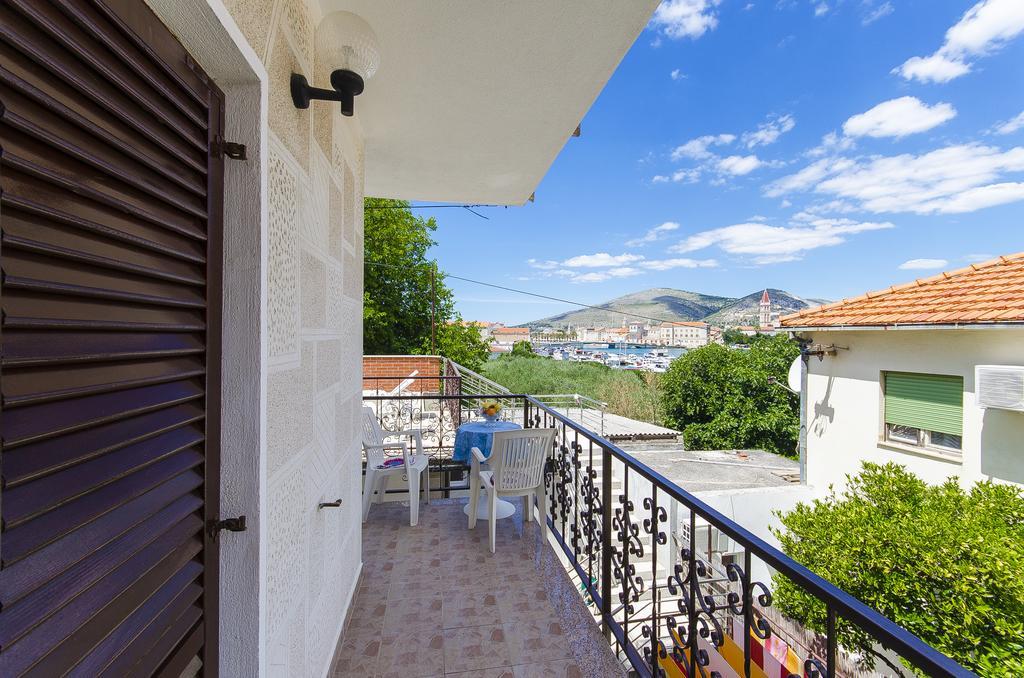 Apartments And Rooms Iva Trogir Luaran gambar