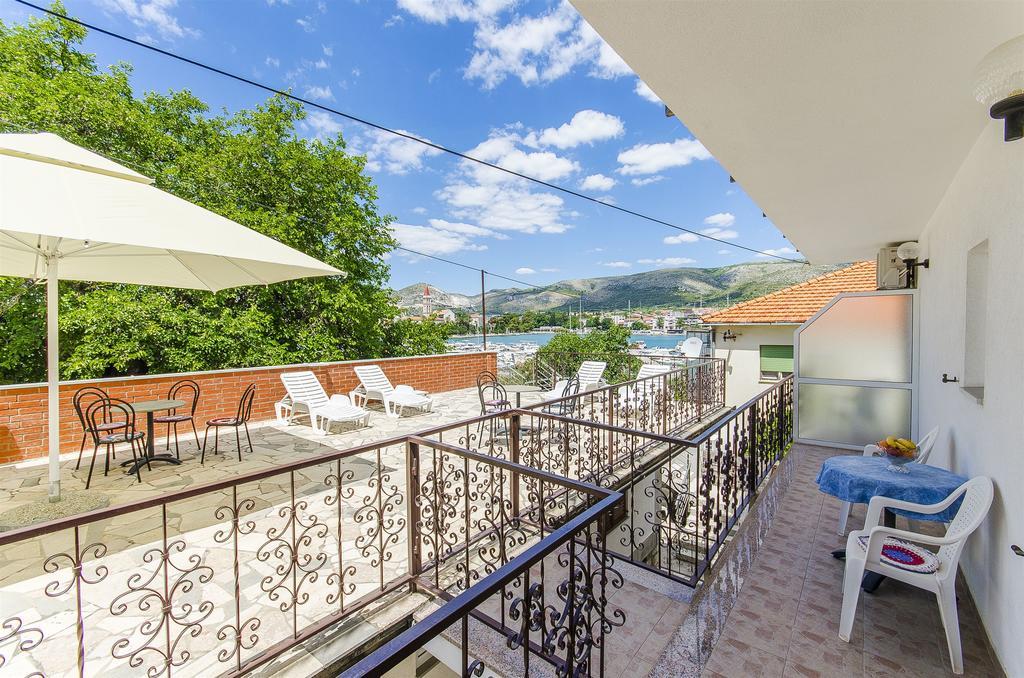 Apartments And Rooms Iva Trogir Luaran gambar