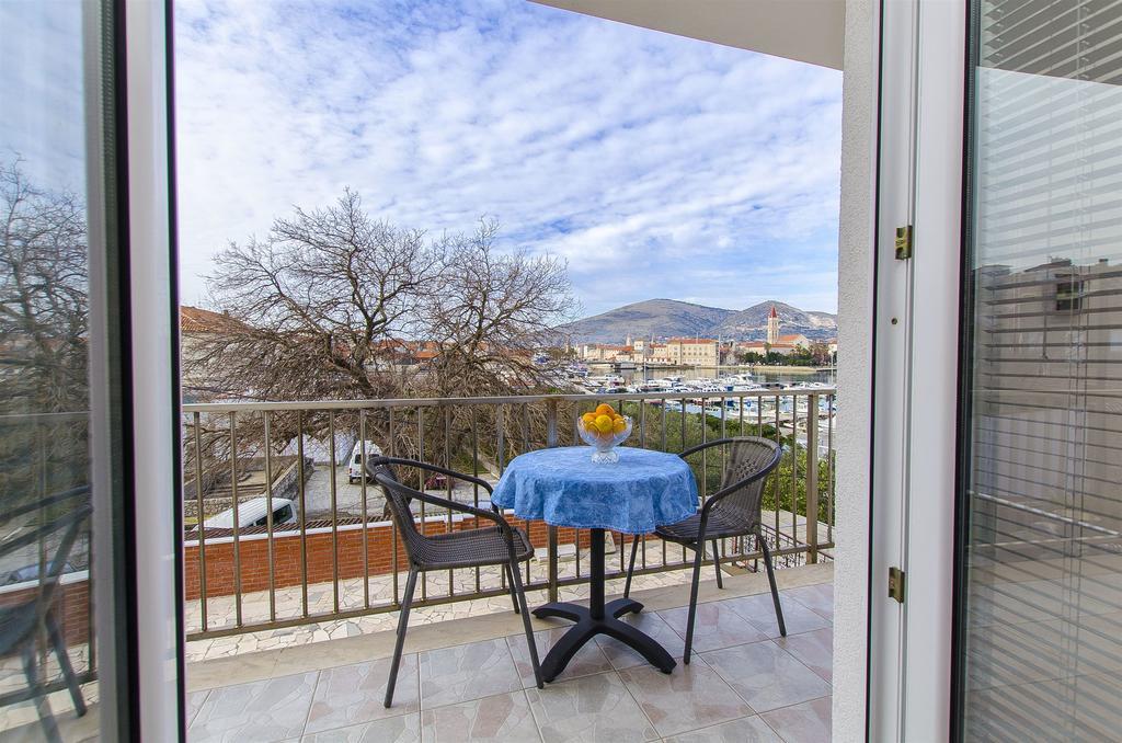 Apartments And Rooms Iva Trogir Luaran gambar