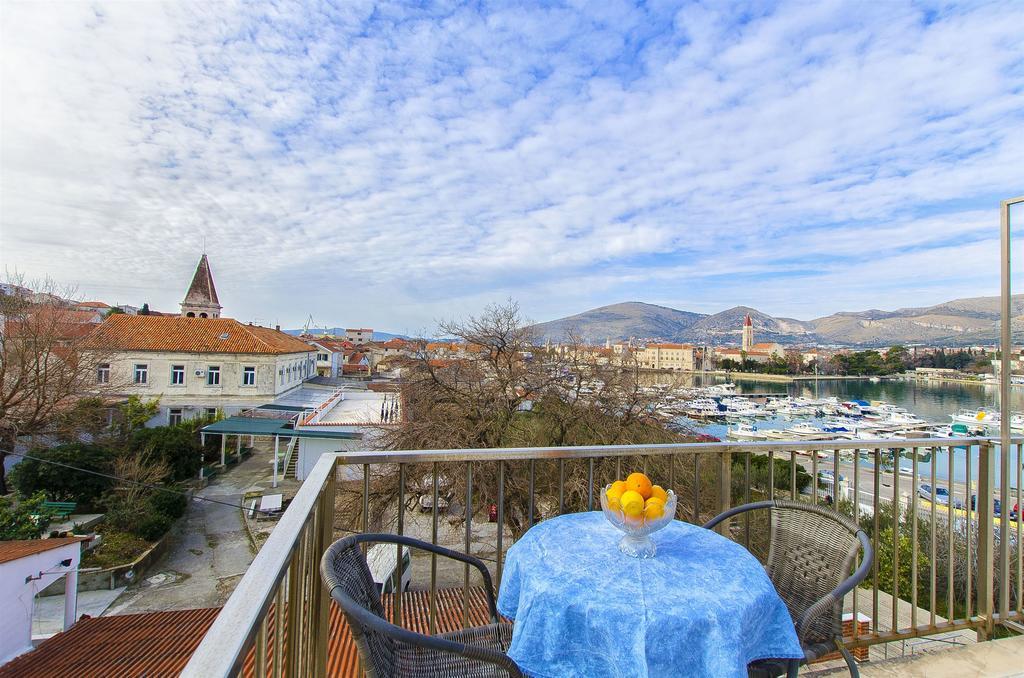 Apartments And Rooms Iva Trogir Luaran gambar