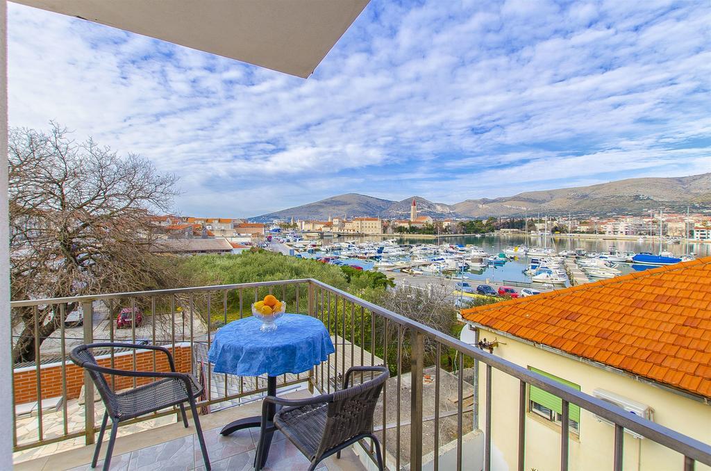 Apartments And Rooms Iva Trogir Luaran gambar