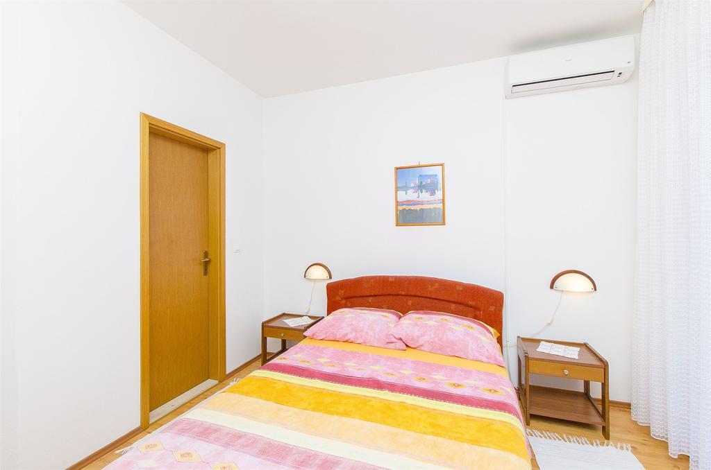 Apartments And Rooms Iva Trogir Luaran gambar