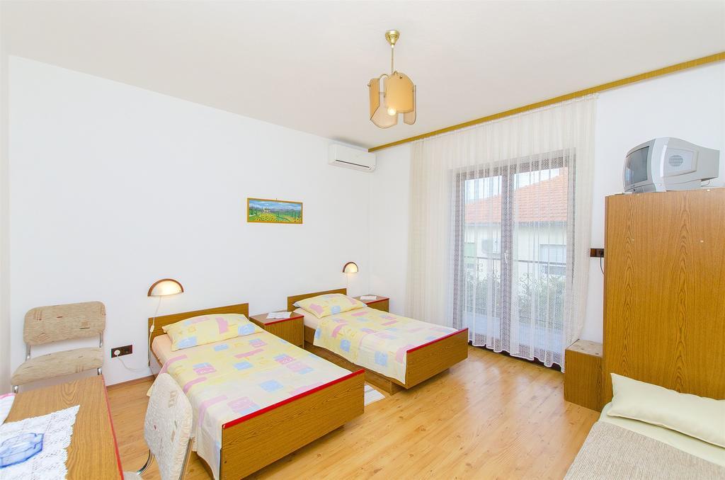 Apartments And Rooms Iva Trogir Luaran gambar