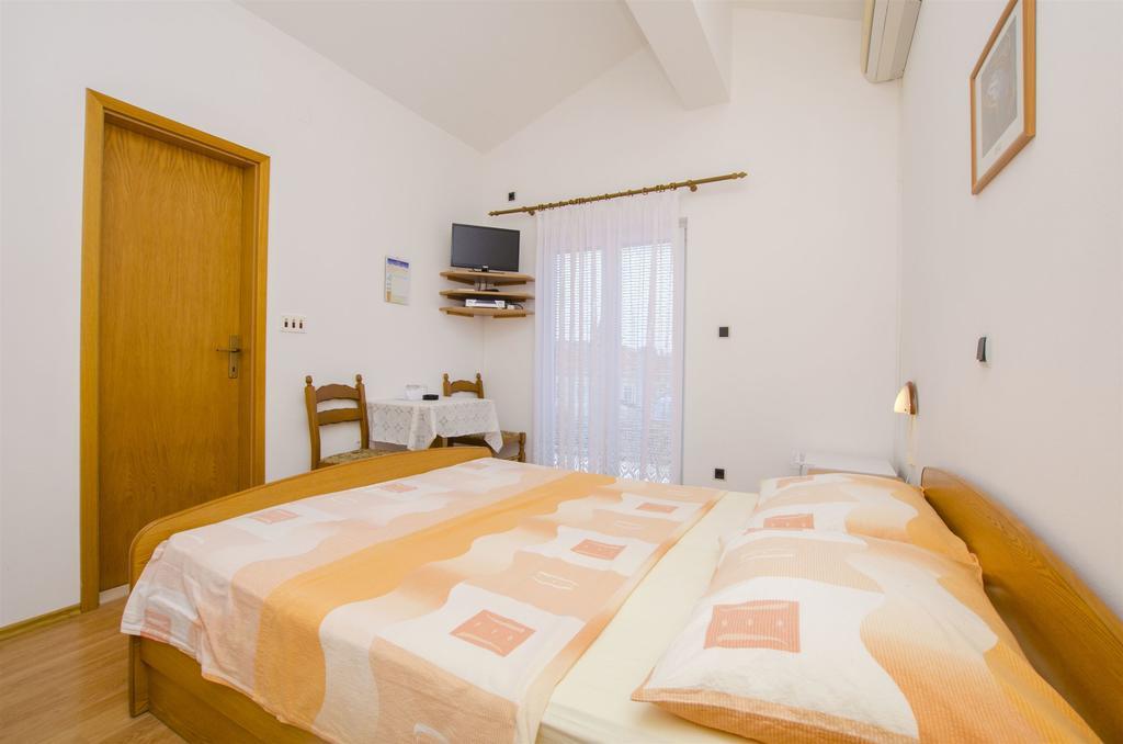 Apartments And Rooms Iva Trogir Luaran gambar