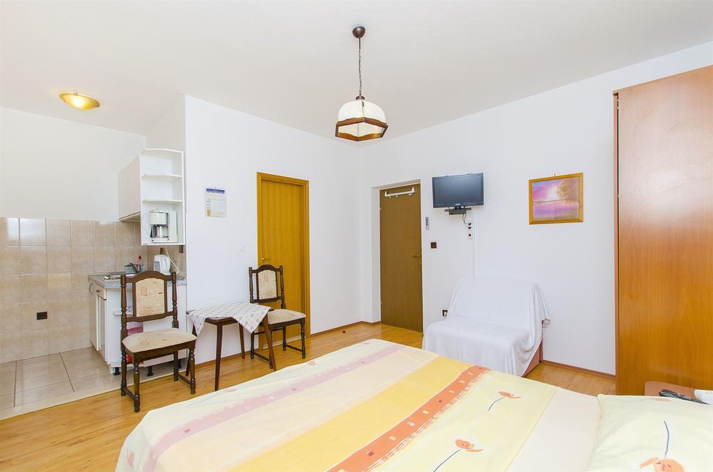 Apartments And Rooms Iva Trogir Luaran gambar