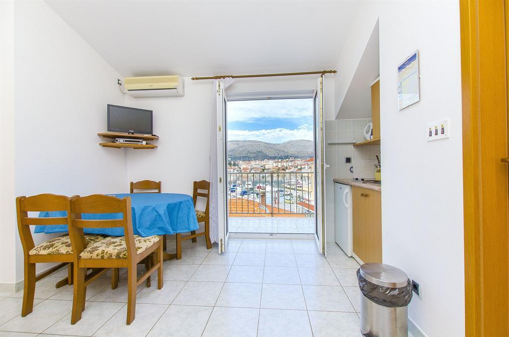 Apartments And Rooms Iva Trogir Luaran gambar