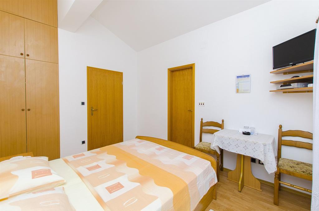 Apartments And Rooms Iva Trogir Luaran gambar