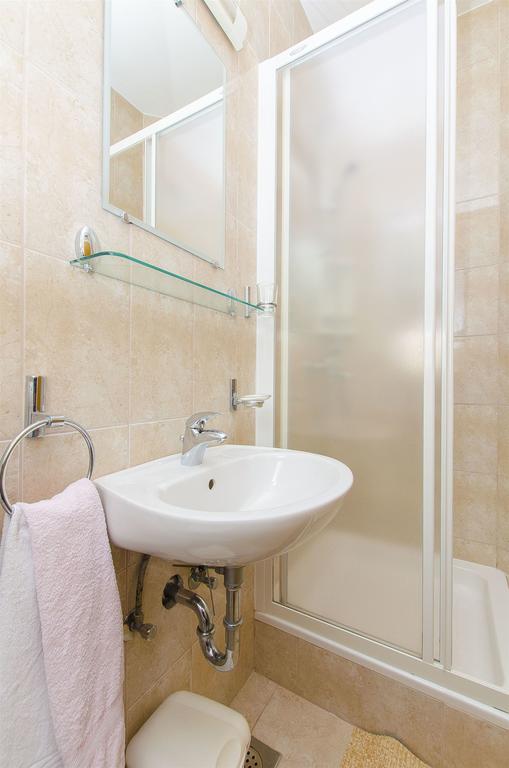 Apartments And Rooms Iva Trogir Luaran gambar