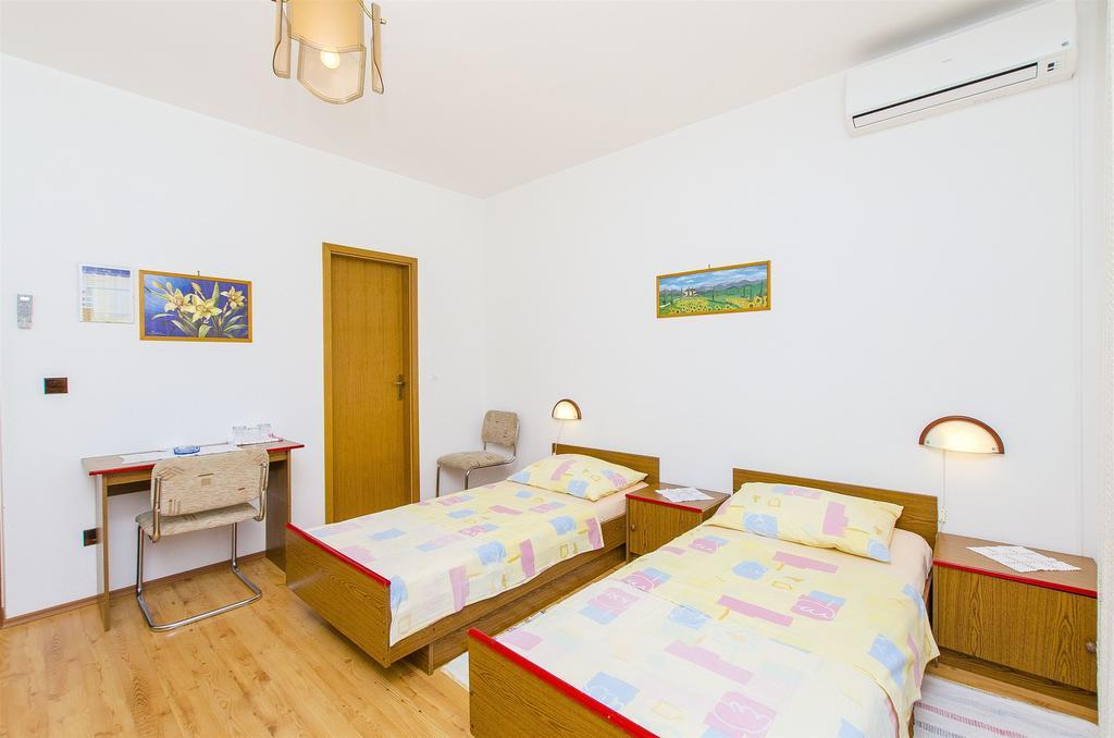 Apartments And Rooms Iva Trogir Luaran gambar