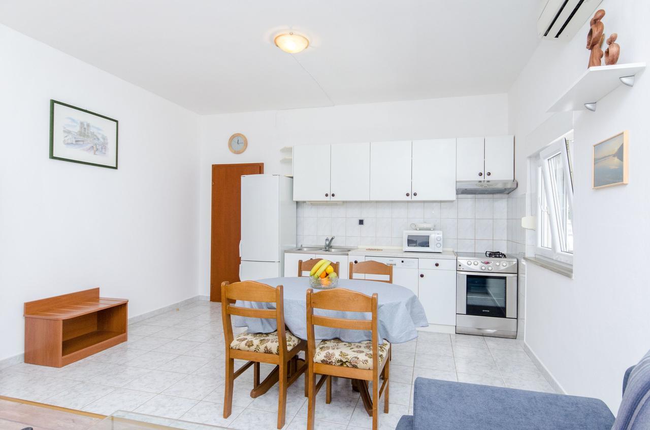 Apartments And Rooms Iva Trogir Luaran gambar