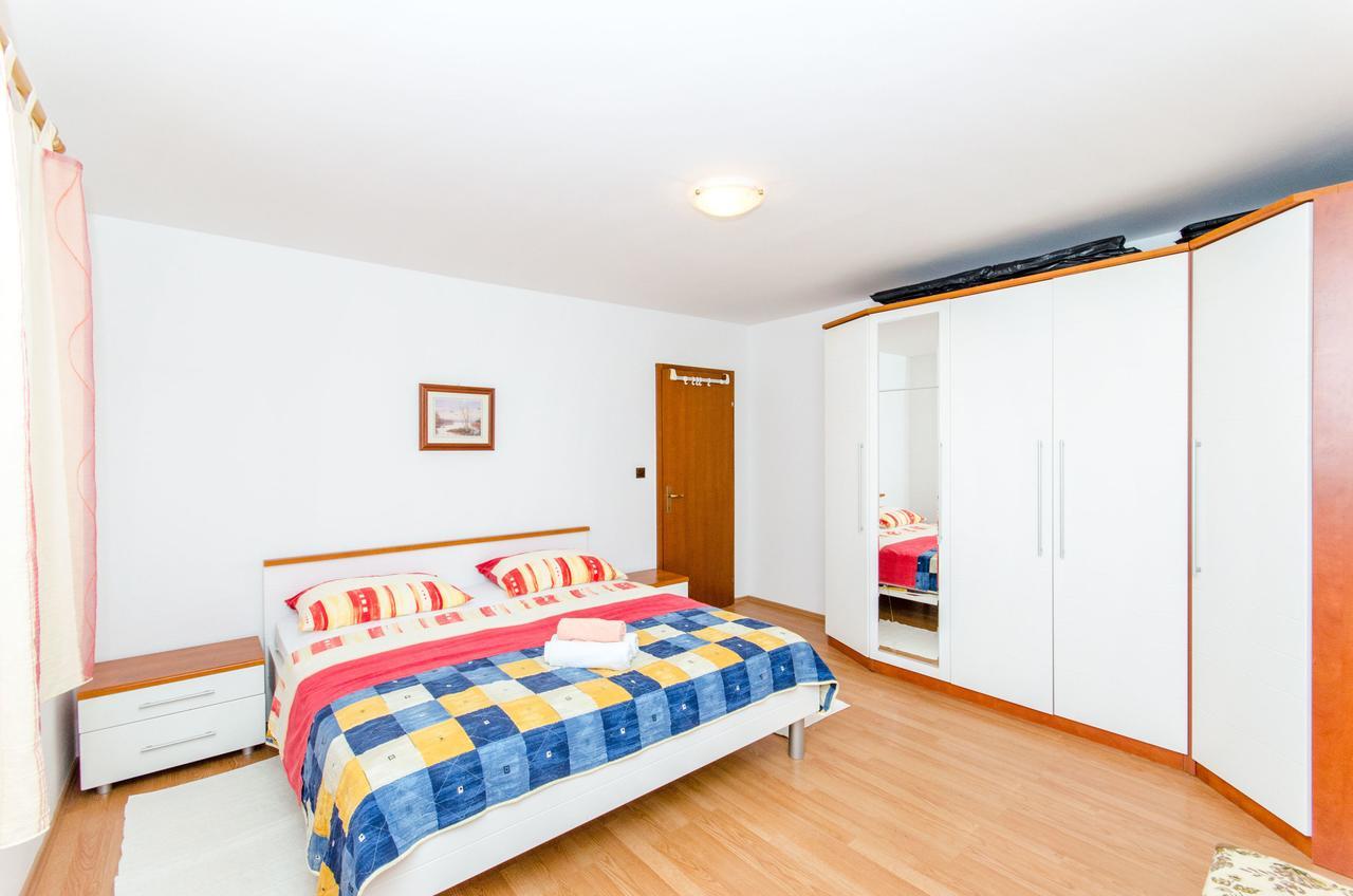 Apartments And Rooms Iva Trogir Luaran gambar