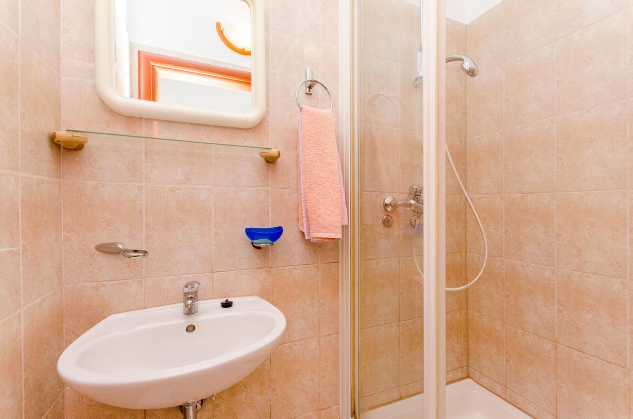 Apartments And Rooms Iva Trogir Luaran gambar