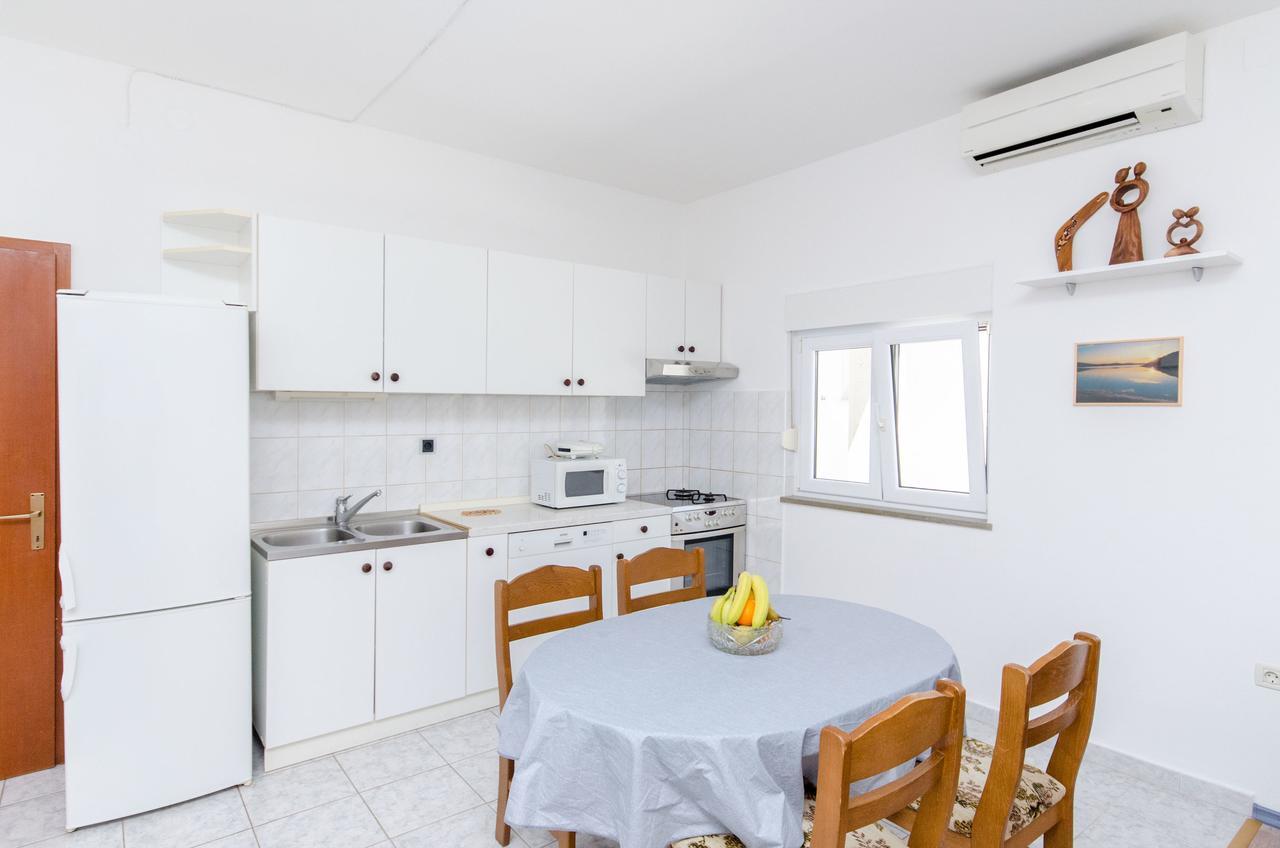 Apartments And Rooms Iva Trogir Luaran gambar